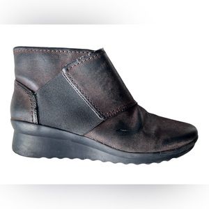 Clarks Women's Caddell Rush Brown Leather Low Wedge Boot Size 9